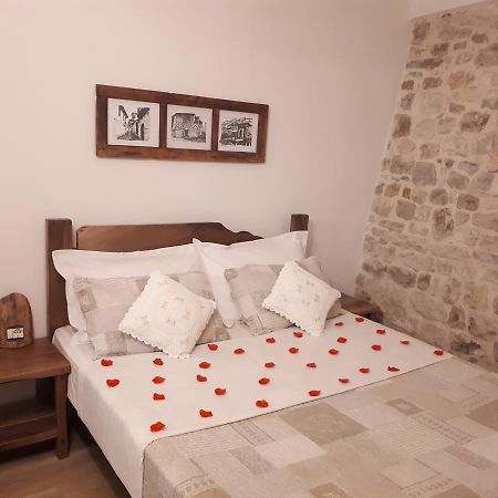 Hotel Omer Berat Exterior foto