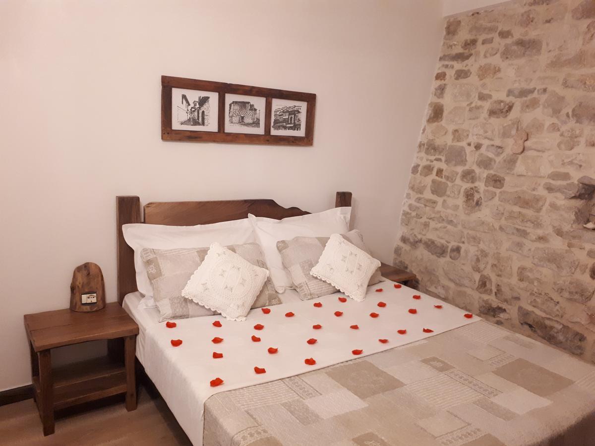 Hotel Omer Berat Exterior foto