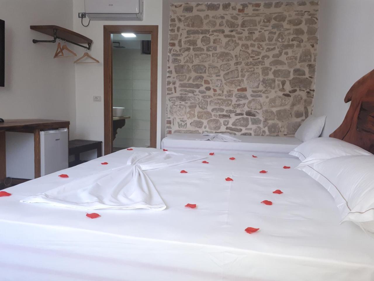 Hotel Omer Berat Exterior foto