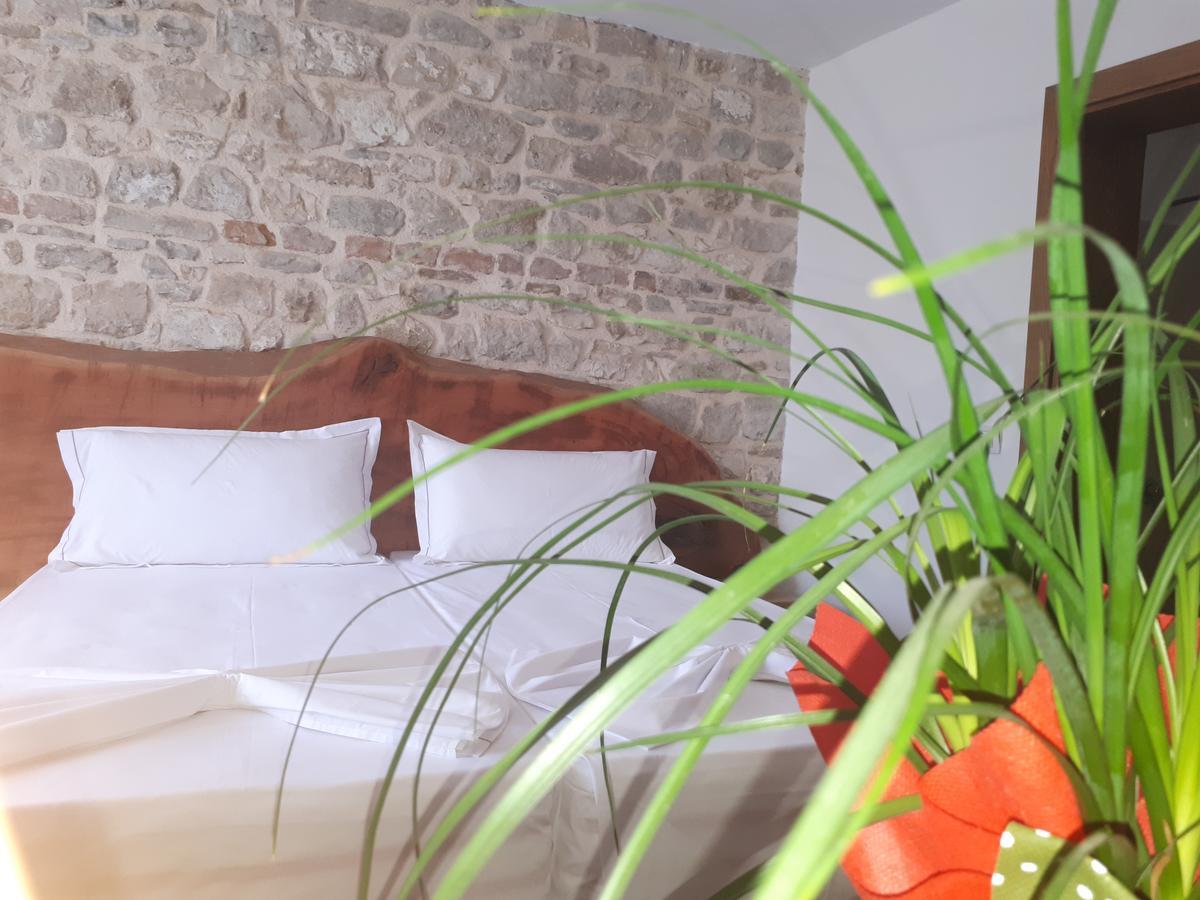 Hotel Omer Berat Exterior foto